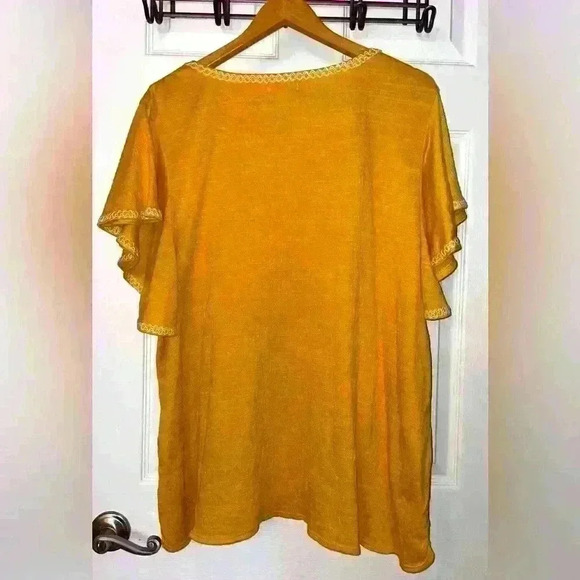 Max Studio Plus Size Short Sleeve Ruffle Sleeve Blouse Embroidered Detail 2X - Picture 2 of 4